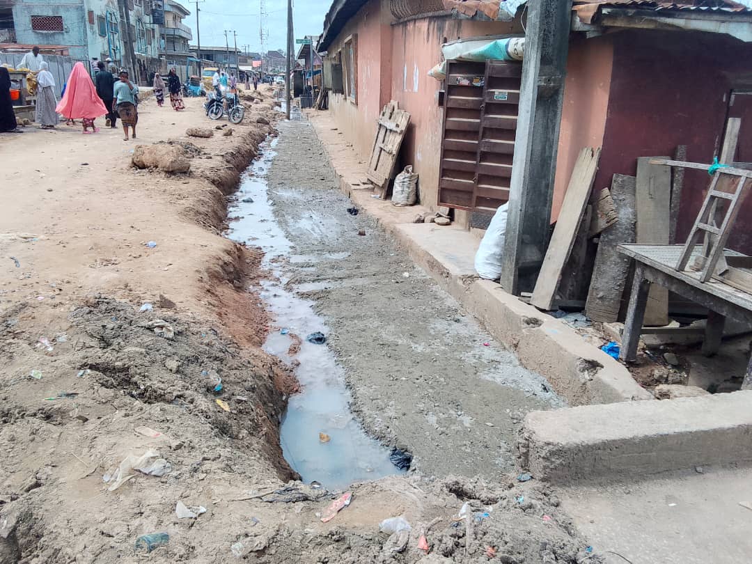 Construction of Road and drainage at Alowonle street