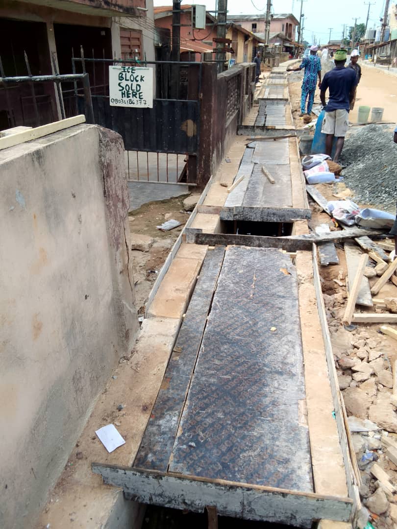Construction of Road and drainage at Alowonle street