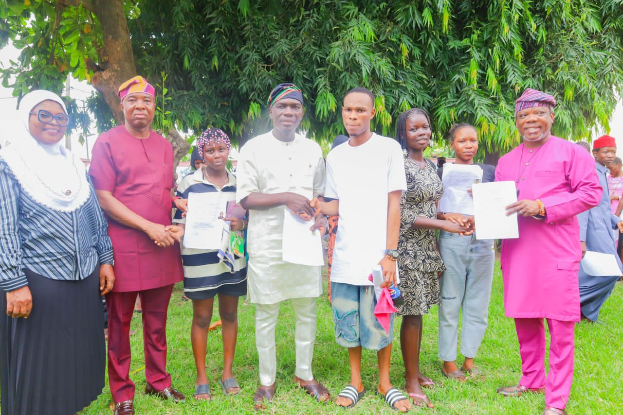 1,500 FREE FORMS FOR AGEGE STUDENTS